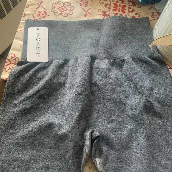 Woweny seamless leggings size Lg. - Picture 4 of 8